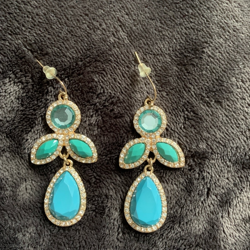 Golden necklace and earrings set with tortoise gems - Picture 3 of 4